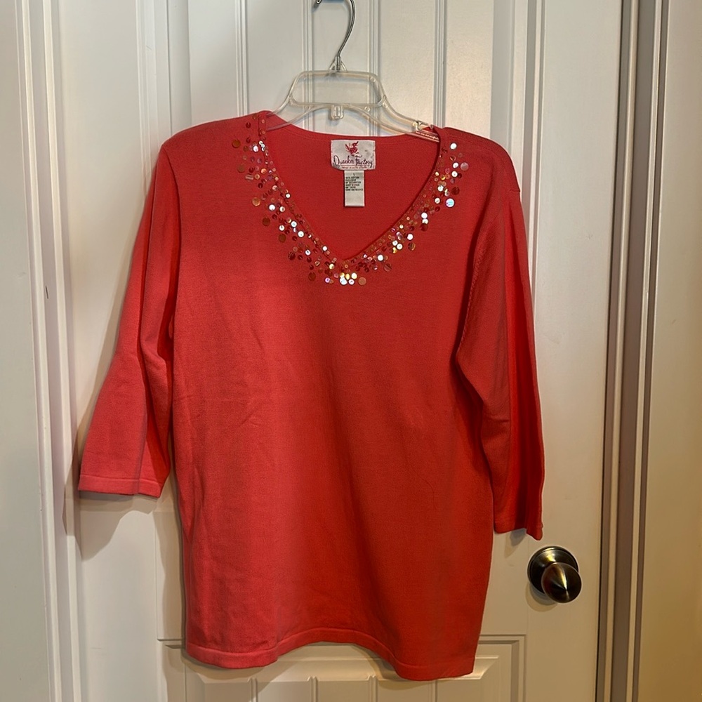 Quacker Factory gorgeous lightweight vneck tunic  with beautiful sequined detail